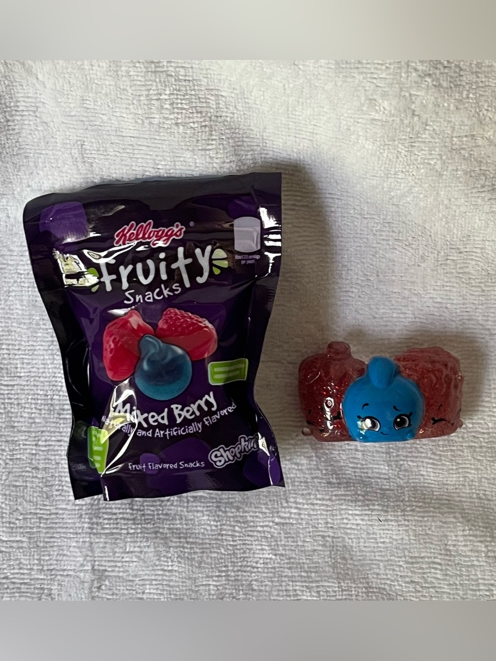 SHOPKINS Real Littles Kellogg’s Fruity Snacks Glitter Mystery Doll Food New